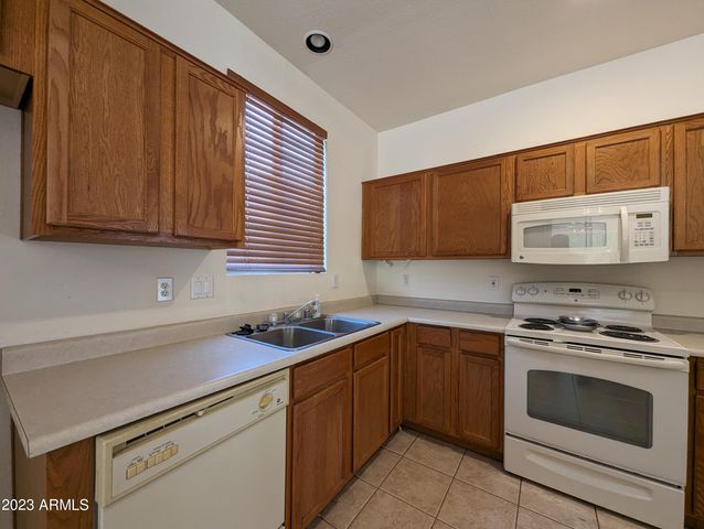 5794 W GOLDEN Lane, Glendale, AZ 85302
