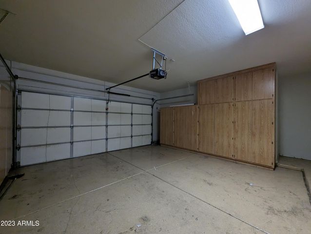 5794 W GOLDEN Lane, Glendale, AZ 85302