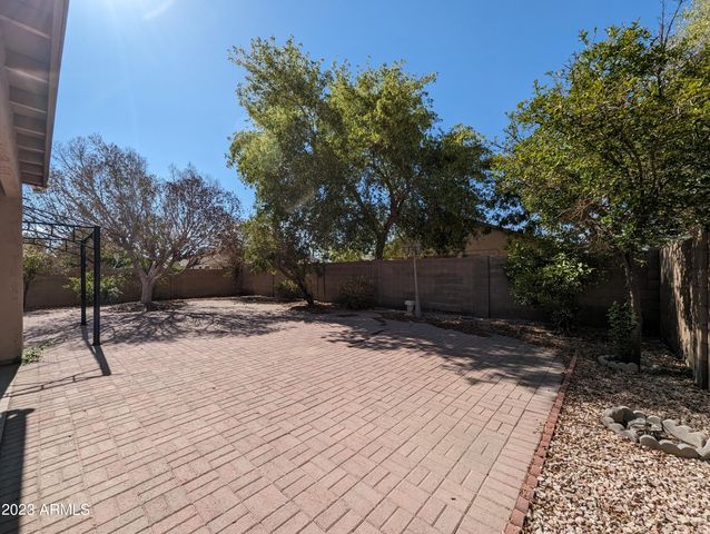 5794 W GOLDEN Lane, Glendale, AZ 85302