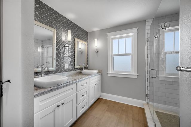 319 W GIDDENS AVENUE, Tampa, FL 33603