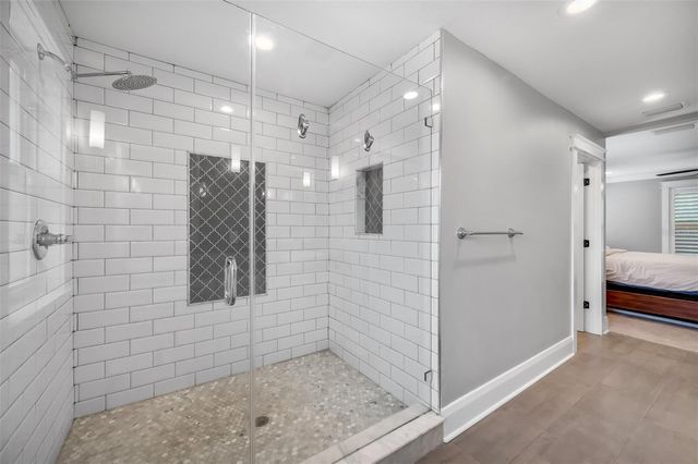 319 W GIDDENS AVENUE, Tampa, FL 33603