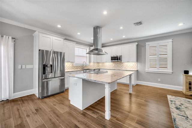 319 W GIDDENS AVENUE, Tampa, FL 33603