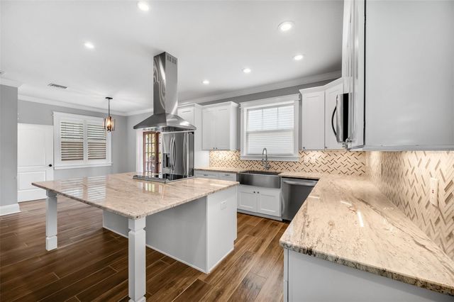 319 W GIDDENS AVENUE, Tampa, FL 33603