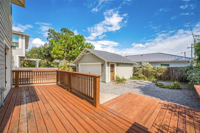 319 W GIDDENS AVENUE, Tampa, FL 33603