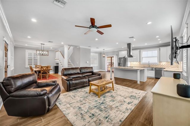 319 W GIDDENS AVENUE, Tampa, FL 33603