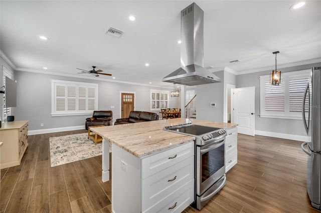 319 W GIDDENS AVENUE, Tampa, FL 33603