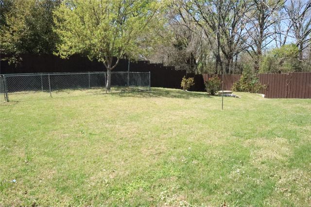 1121 Golden Eagle Court, Aubrey, TX 76227