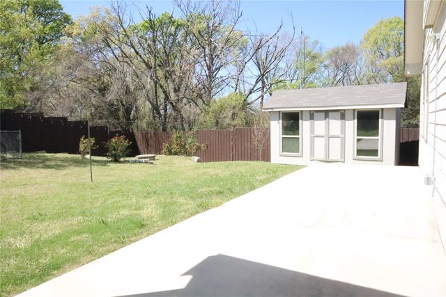 1121 Golden Eagle Court, Aubrey, TX 76227