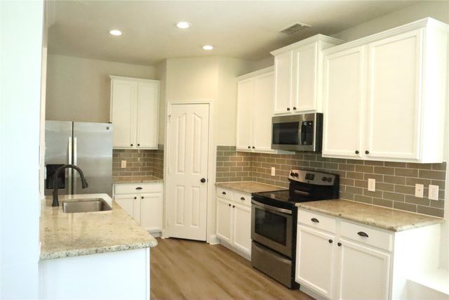 1121 Golden Eagle Court, Aubrey, TX 76227