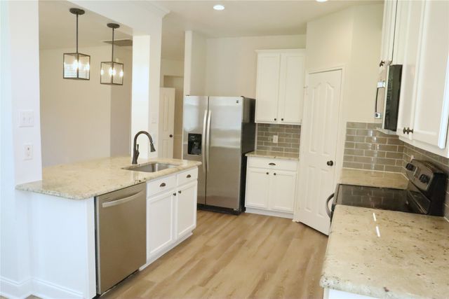 1121 Golden Eagle Court, Aubrey, TX 76227