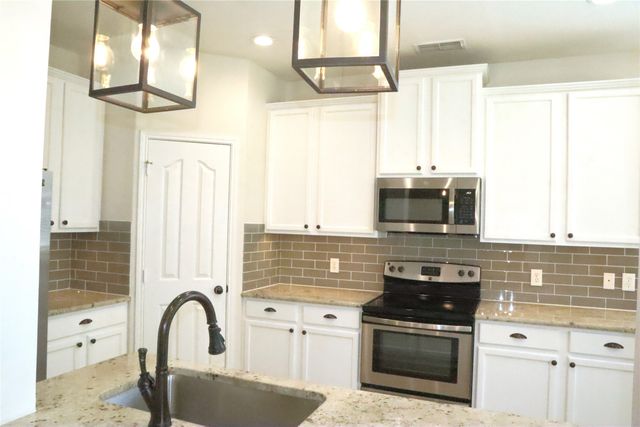 1121 Golden Eagle Court, Aubrey, TX 76227