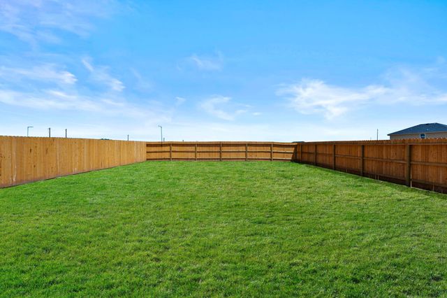 2117 Windflower LN, Luling, TX 78648