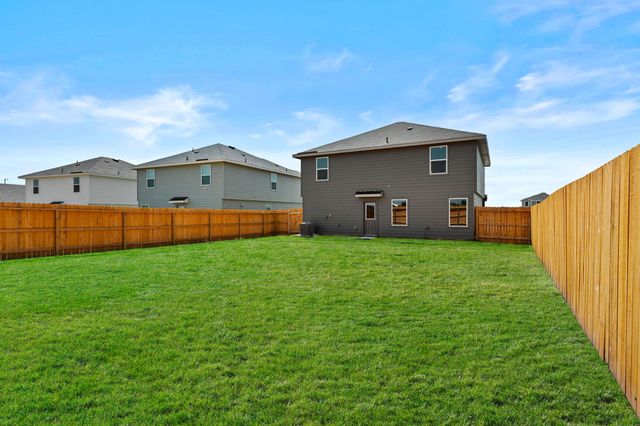 2117 Windflower LN, Luling, TX 78648