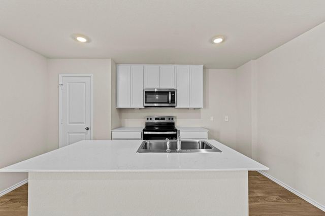 2117 Windflower LN, Luling, TX 78648