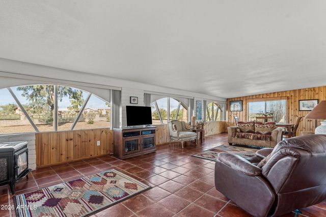 50907 W IVER Road, Aguila, AZ 85320