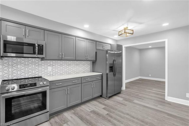 2216 Shadow Valley Road E, High Point, NC 27265