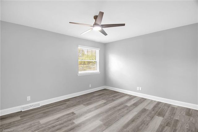 2216 Shadow Valley Road E, High Point, NC 27265