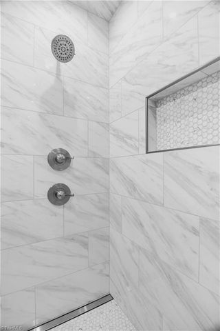 2216 Shadow Valley Road E, High Point, NC 27265