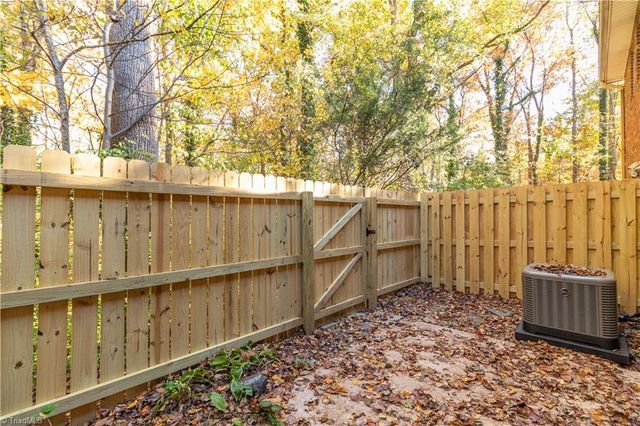 2216 Shadow Valley Road E, High Point, NC 27265