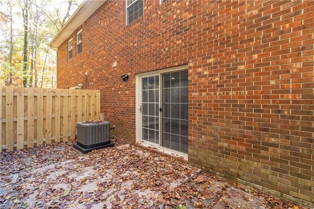 2216 Shadow Valley Road E, High Point, NC 27265