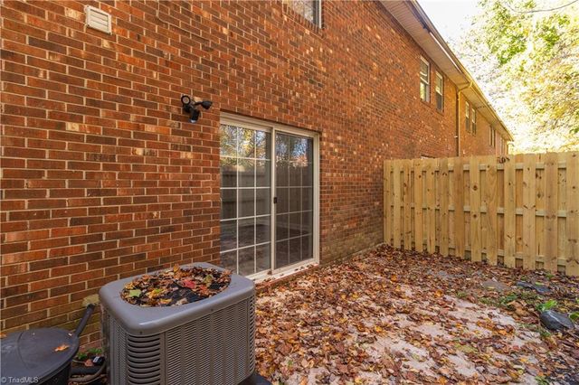 2216 Shadow Valley Road E, High Point, NC 27265