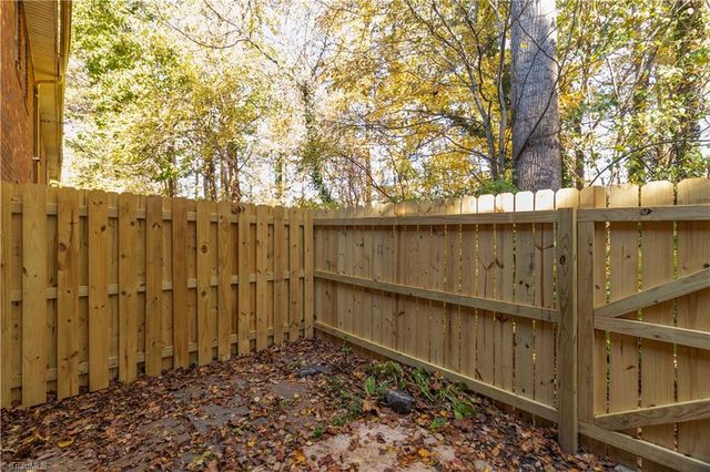 2216 Shadow Valley Road E, High Point, NC 27265