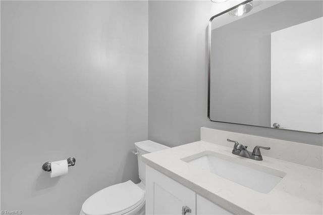 2216 Shadow Valley Road E, High Point, NC 27265