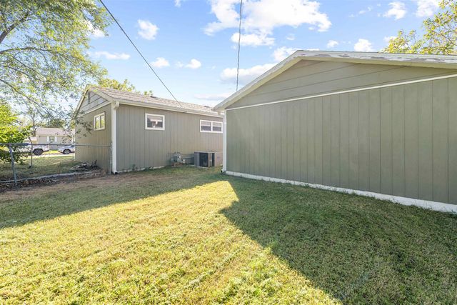 1530 Haven Ave, Salina, KS 67401