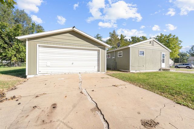 1530 Haven Ave, Salina, KS 67401