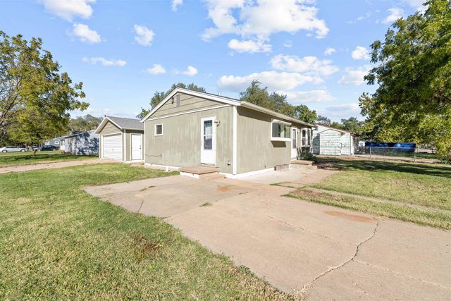 1530 Haven Ave, Salina, KS 67401