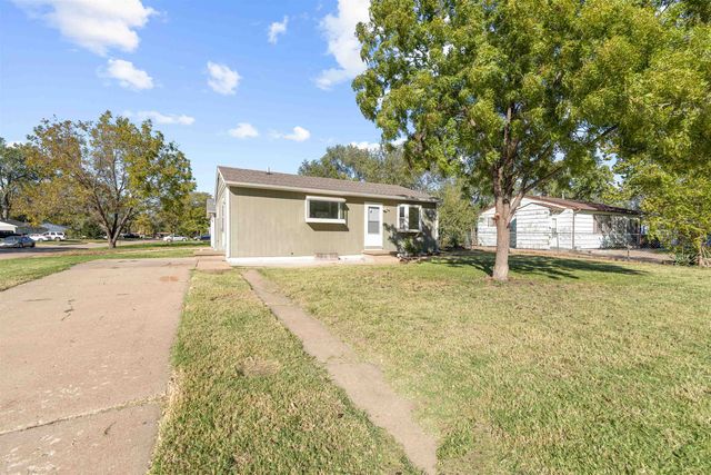 1530 Haven Ave, Salina, KS 67401