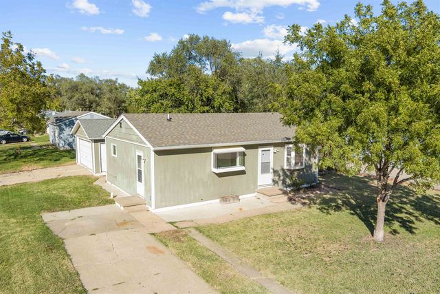 1530 Haven Ave, Salina, KS 67401