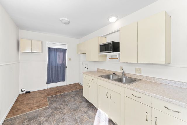 1530 Haven Ave, Salina, KS 67401