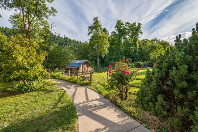 8489 Redwood Highway, Wilderville, OR 97543