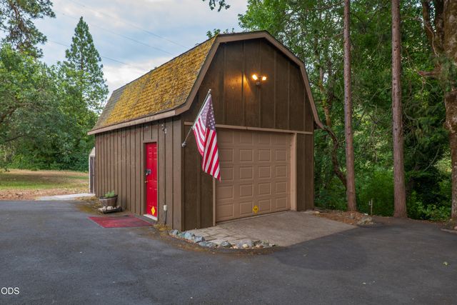 8489 Redwood Highway, Wilderville, OR 97543
