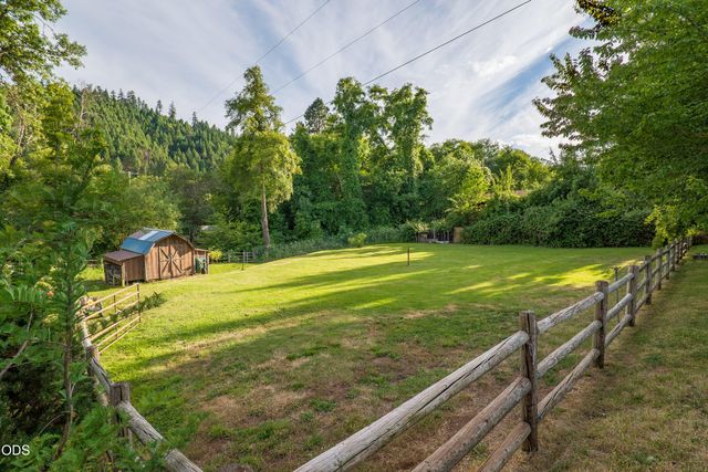 8489 Redwood Highway, Wilderville, OR 97543