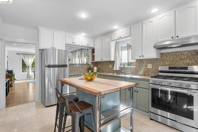 2832 Brookdale Ave, Oakland, CA 94602