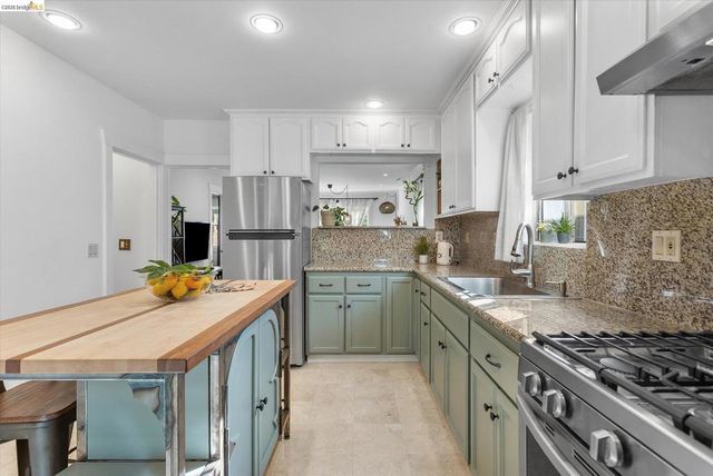 2832 Brookdale Ave, Oakland, CA 94602