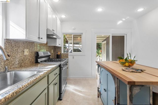 2832 Brookdale Ave, Oakland, CA 94602