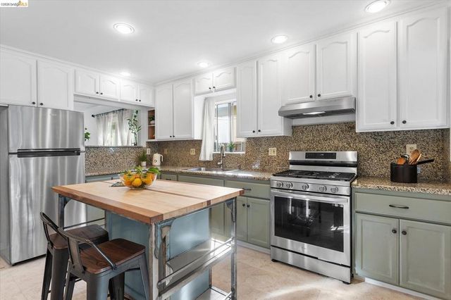 2832 Brookdale Ave, Oakland, CA 94602