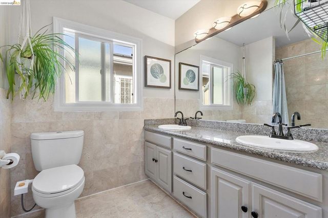 2832 Brookdale Ave, Oakland, CA 94602