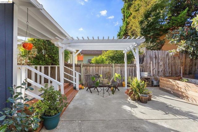 2832 Brookdale Ave, Oakland, CA 94602