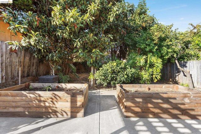 2832 Brookdale Ave, Oakland, CA 94602