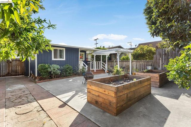 2832 Brookdale Ave, Oakland, CA 94602