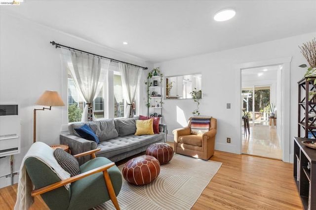 2832 Brookdale Ave, Oakland, CA 94602