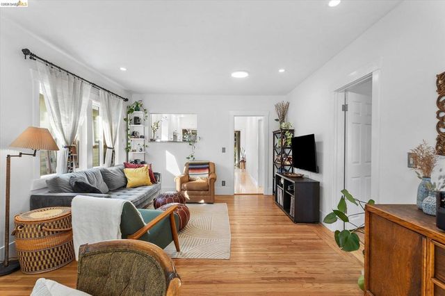 2832 Brookdale Ave, Oakland, CA 94602