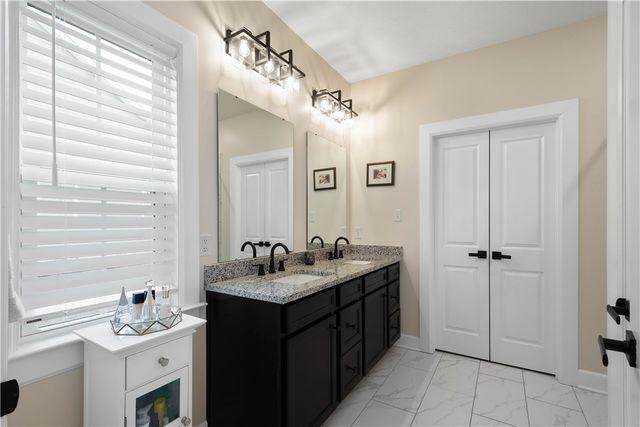 97 Skyview Dr, North Strabane, PA 15317