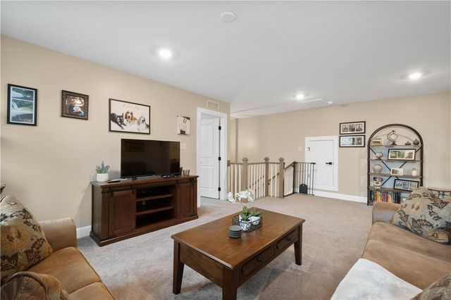 97 Skyview Dr, North Strabane, PA 15317