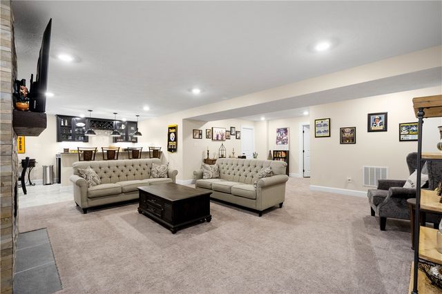 97 Skyview Dr, North Strabane, PA 15317