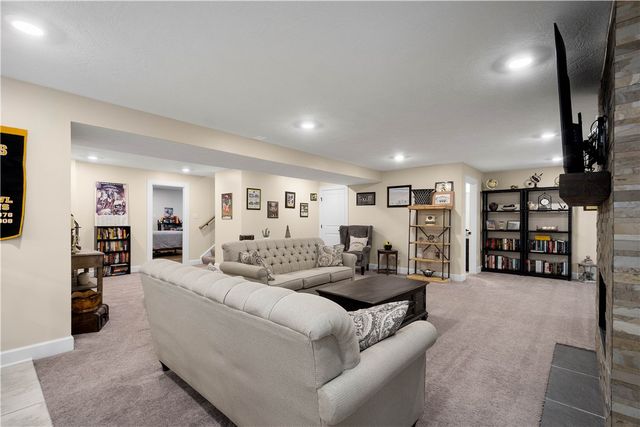 97 Skyview Dr, North Strabane, PA 15317